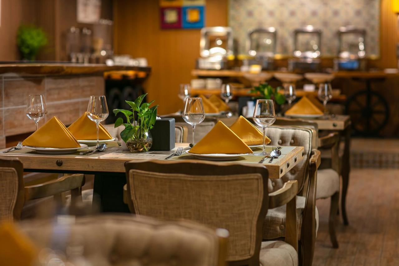 Nesta Hotel Saigon Ho Chi Minh City Bagian luar foto
