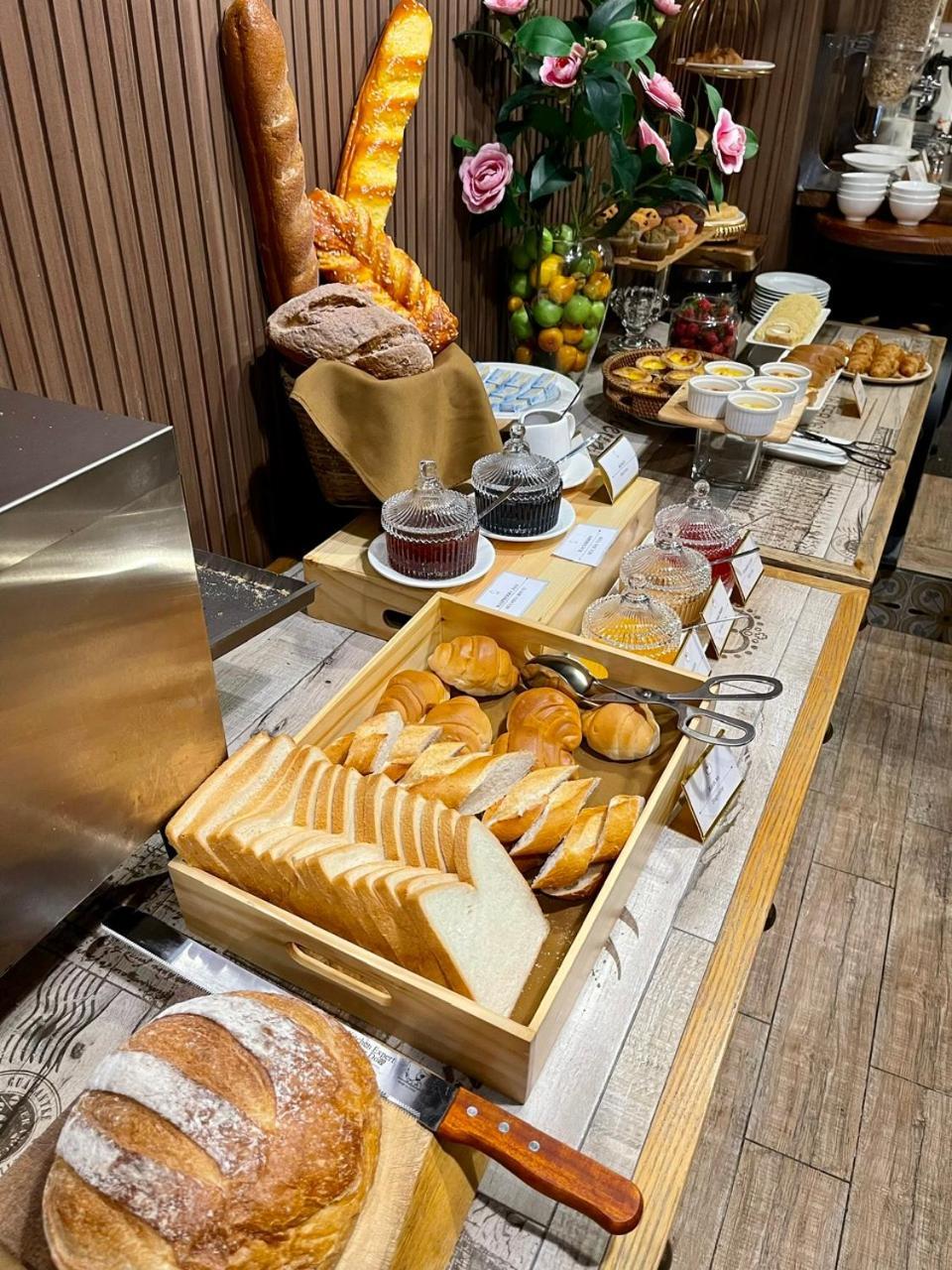 Nesta Hotel Saigon Ho Chi Minh City Bagian luar foto